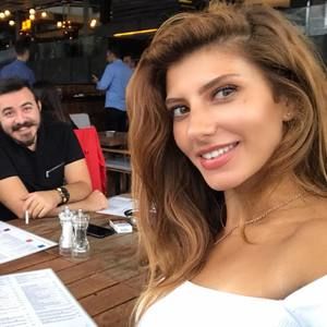 Meet your Posher, Özge